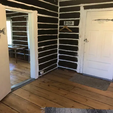 Lootsimaja - Pilot's House - Harbour * Orjaku