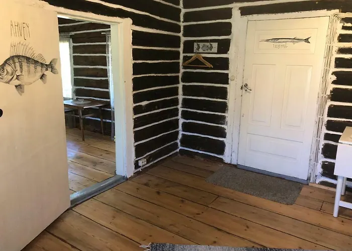 Lootsimaja - Pilot's House - Harbour * Orjaku